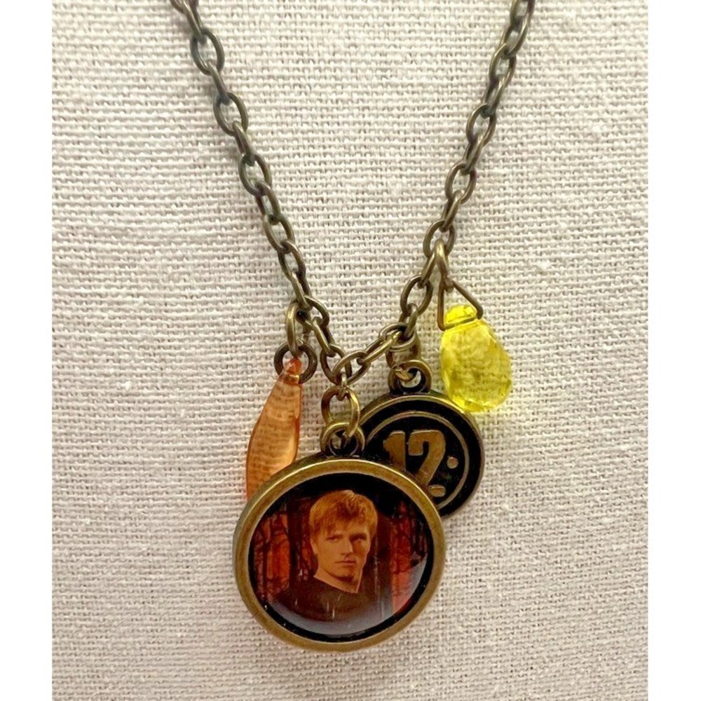 Hunger Games Necklace Peeta Medallion District 12 Official Lionsgate Official - Picture 13 of 14